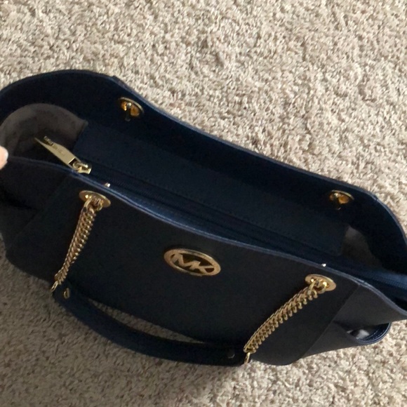 Michael Kors Navy Saffiano Jet Set Travel Tote - Picture 3 of 4